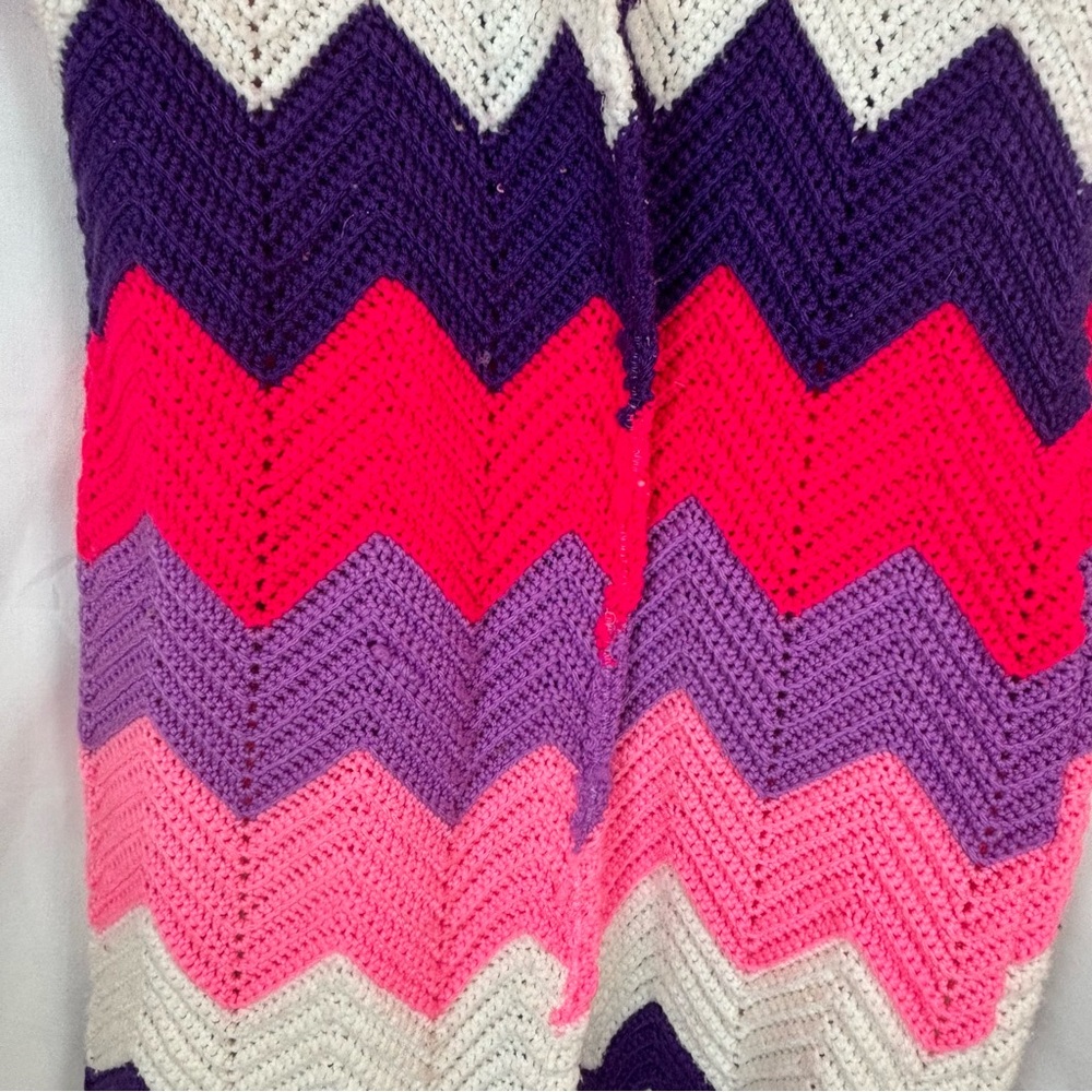Handmade Purples, Red, Pink, White Chevron Knit Women's Cadigan - Picture 6 of 15